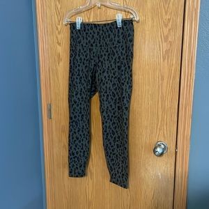 Old navy leggings L woman’s army green with black leopard print